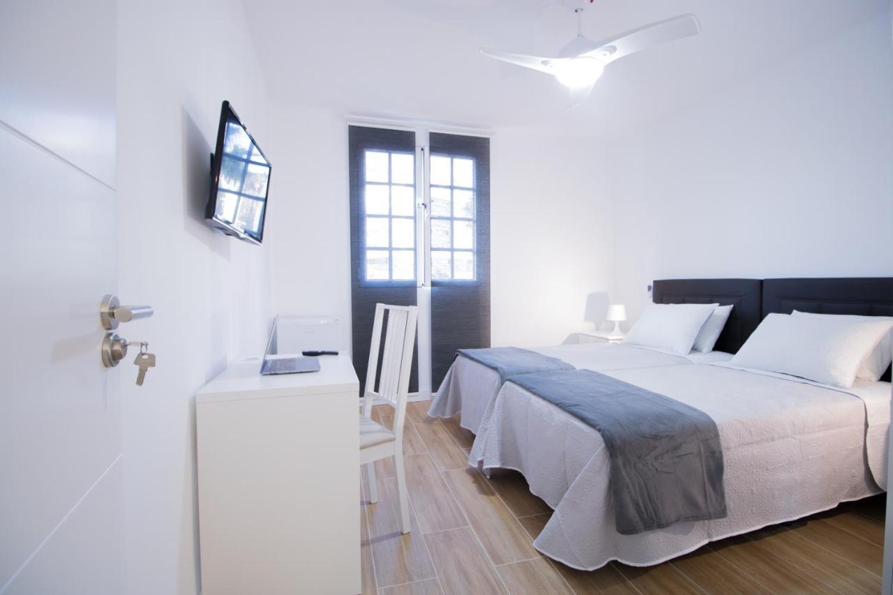 Chambre Lits Jumeaux avec Salle de Bains Commune